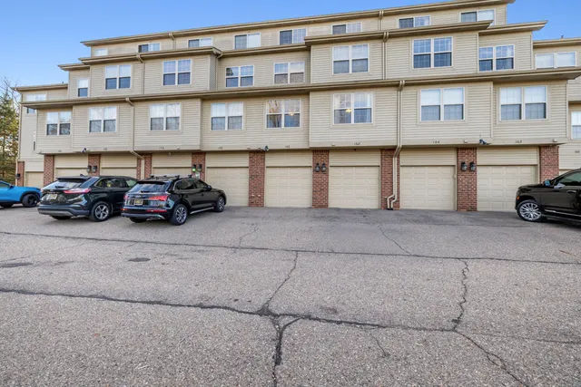 $234,900 | 166 Clubhouse Circle, Walled Lake, MI 48390