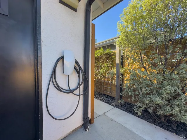 $999,888 | 1906 Hoffman Boulevard, Richmond, CA 94804