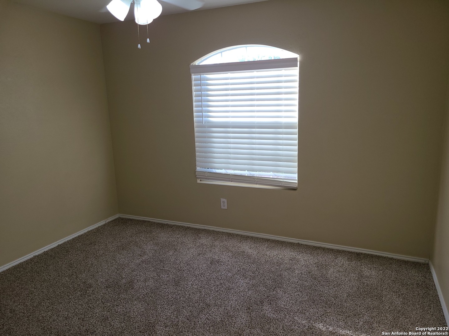 112 Willow Run Cibolo, TX 78108 - Photo 18 of 21 an empty room with a window