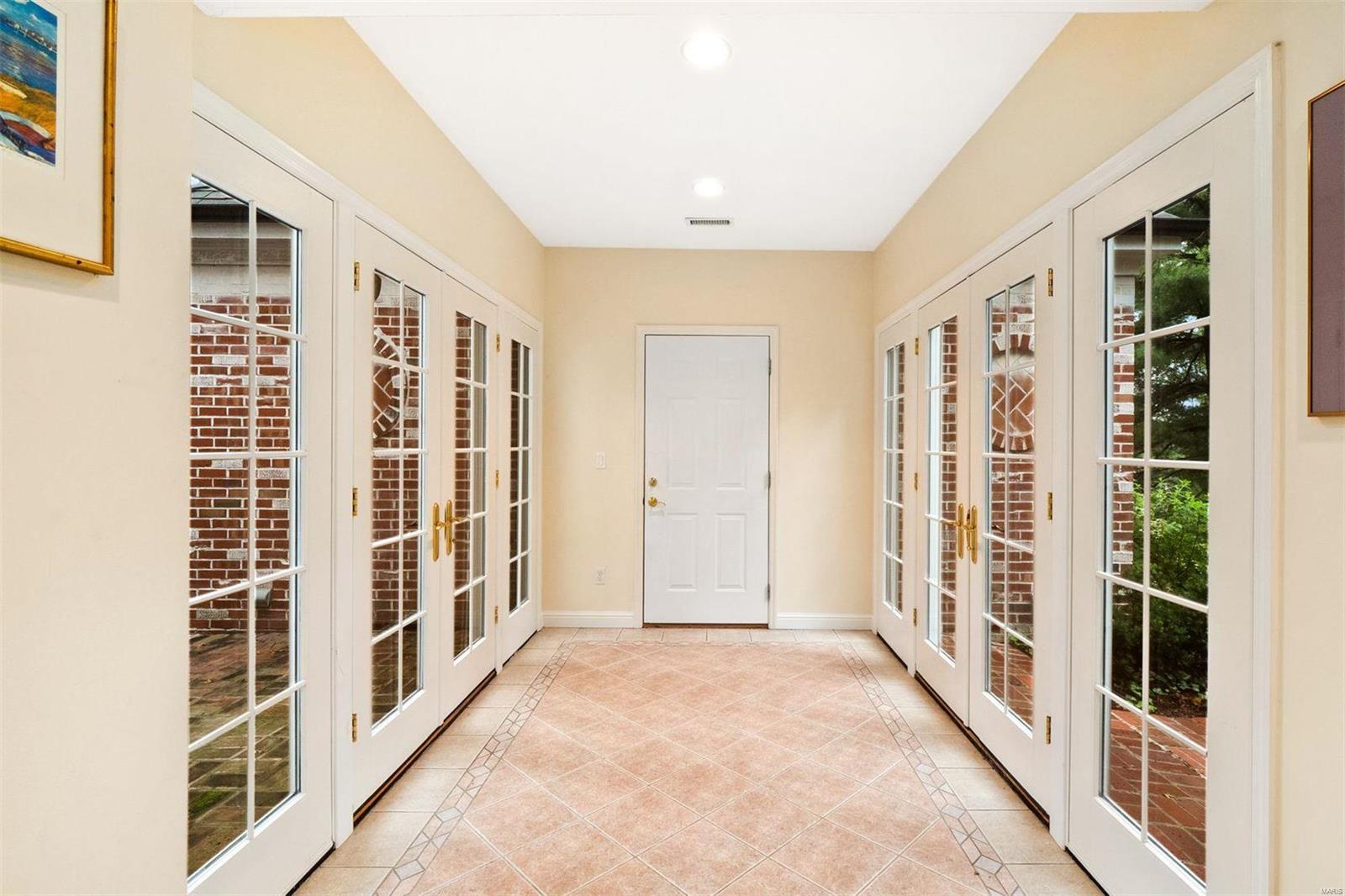 12033 Robyn Park Drive St. Louis, MO 63131 - Photo 20 of 49