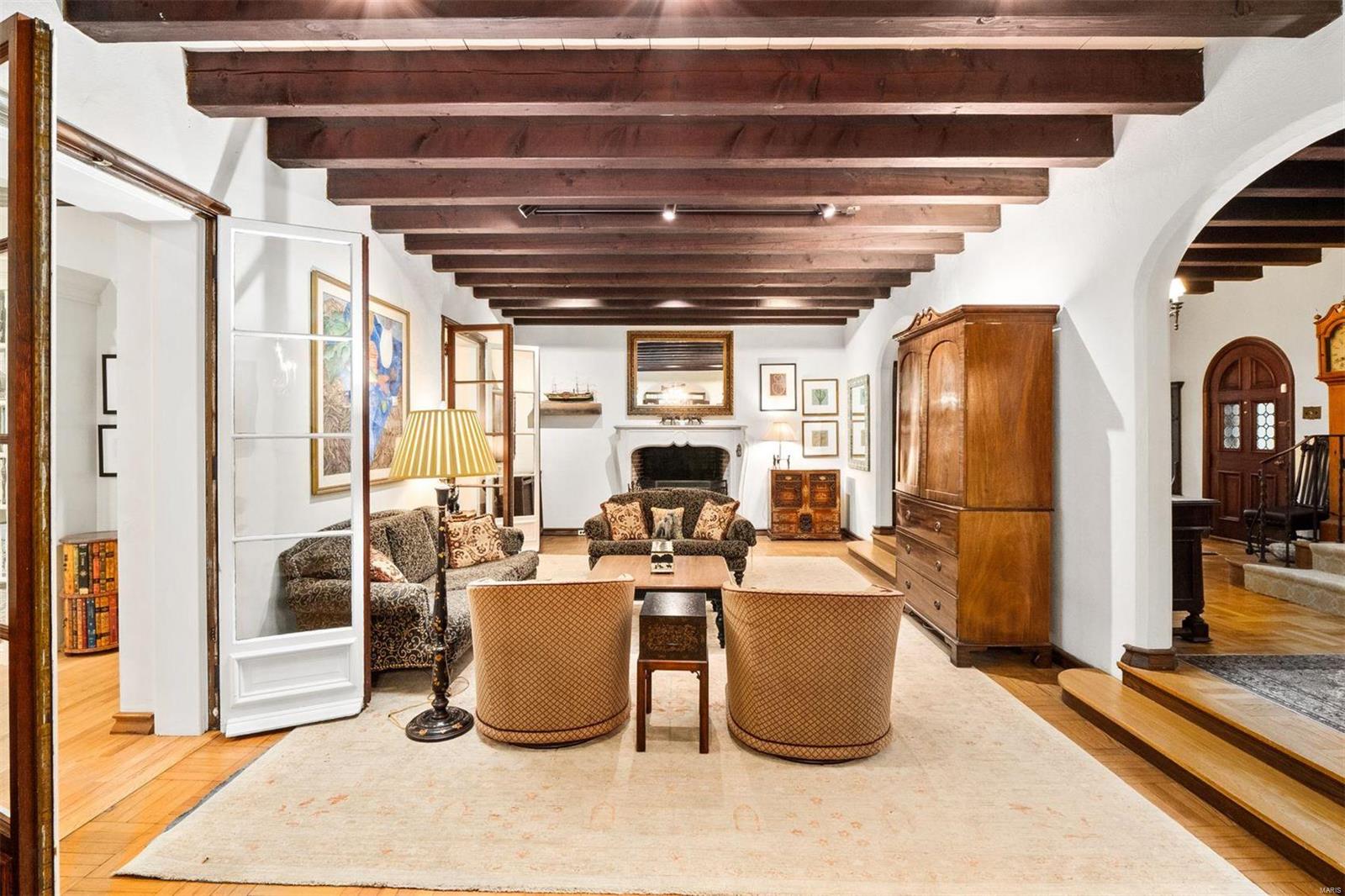 12033 Robyn Park Drive St. Louis, MO 63131 - Photo 5 of 49