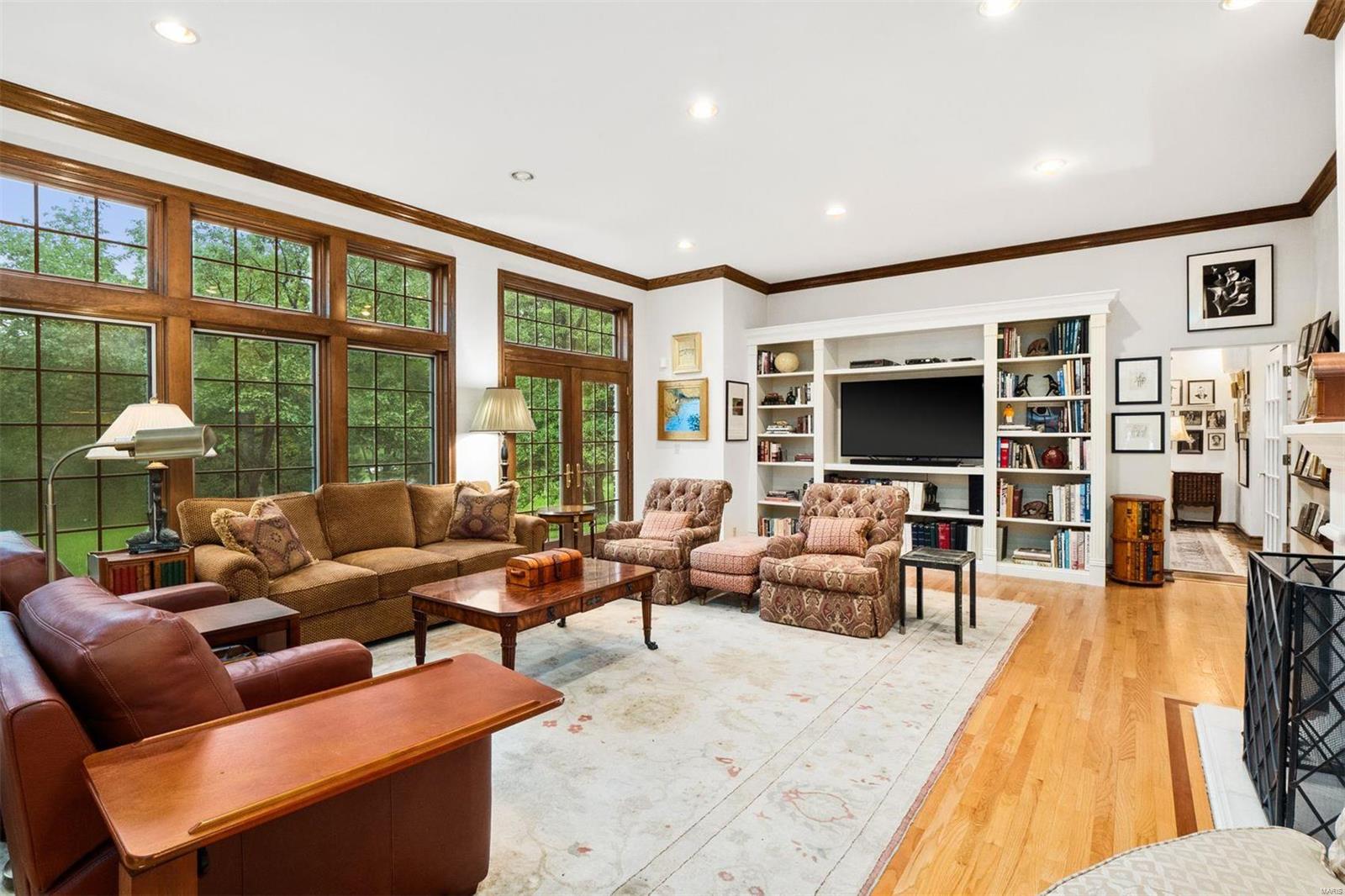 12033 Robyn Park Drive St. Louis, MO 63131 - Photo 10 of 49