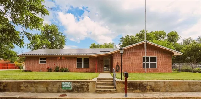 $272,000 | 405 West Neely Avenue, Comanche, TX 76442