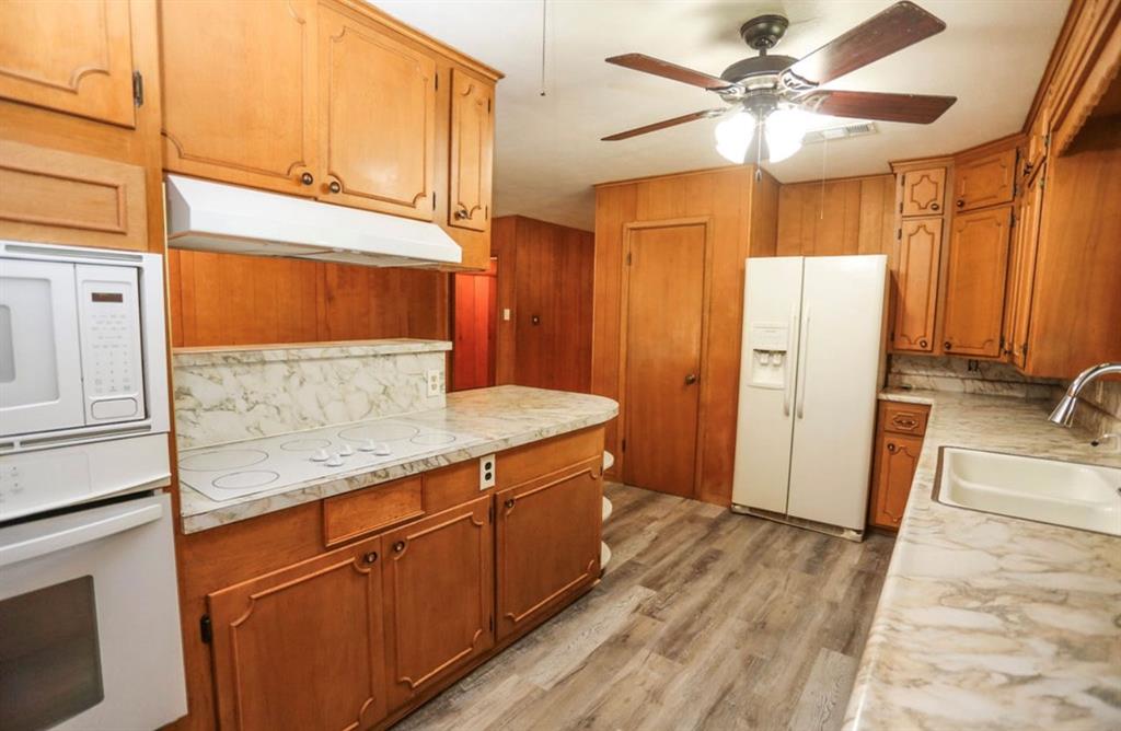 405 West Neely Avenue Comanche, TX 76442 - Photo 17 of 32
