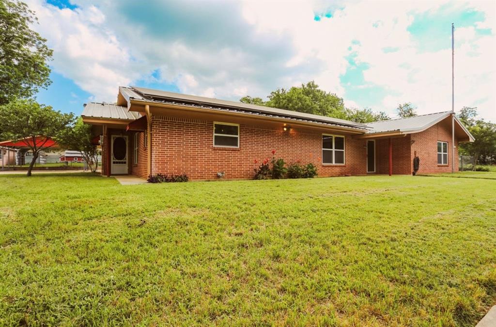405 West Neely Avenue Comanche, TX 76442 - Photo 3 of 32