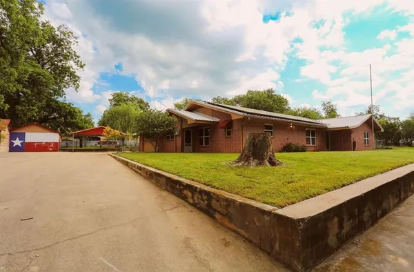 $272,000 | 405 West Neely Avenue, Comanche, TX 76442