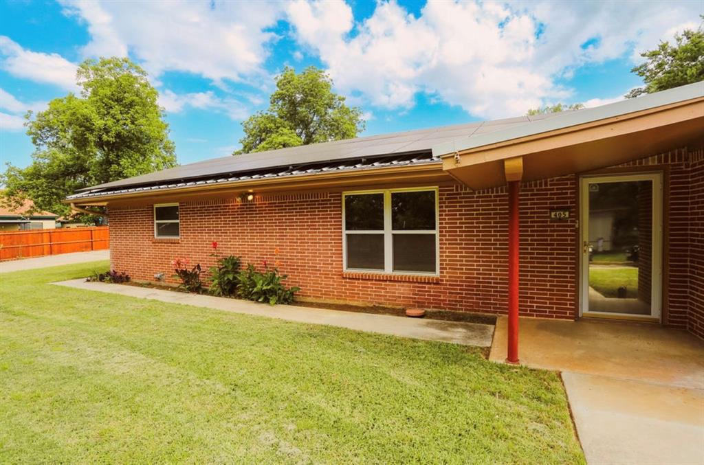 405 West Neely Avenue Comanche, TX 76442 - Photo 5 of 32