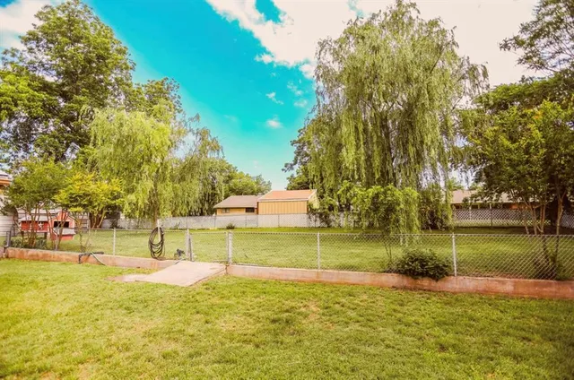 $272,000 | 405 West Neely Avenue, Comanche, TX 76442