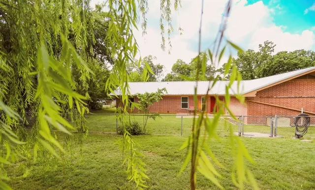 $272,000 | 405 West Neely Avenue, Comanche, TX 76442