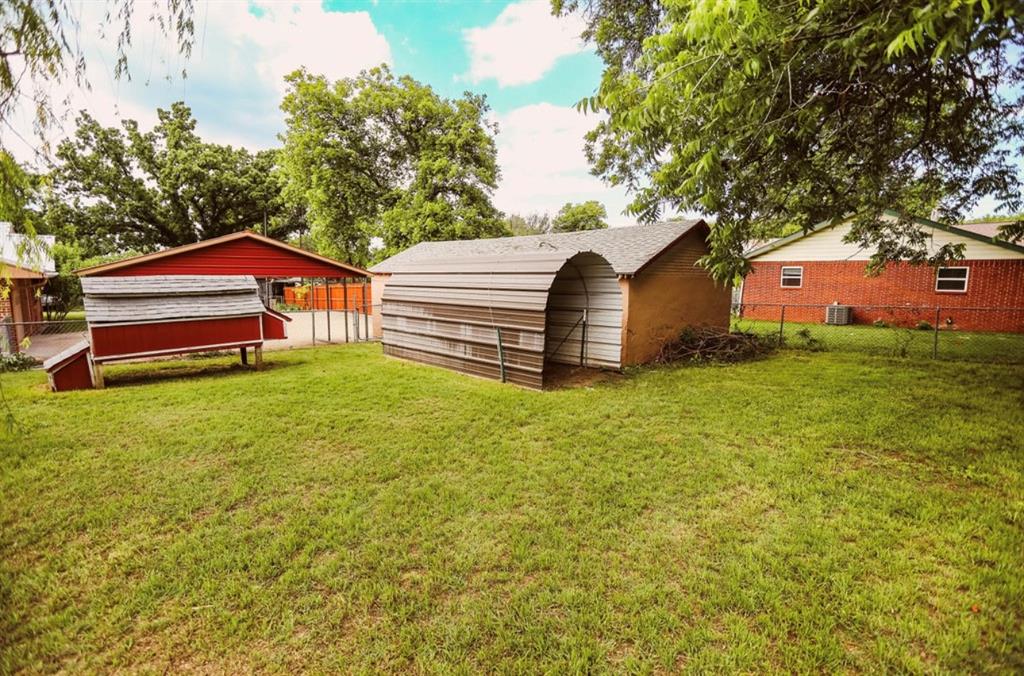 405 West Neely Avenue Comanche, TX 76442 - Photo 10 of 32
