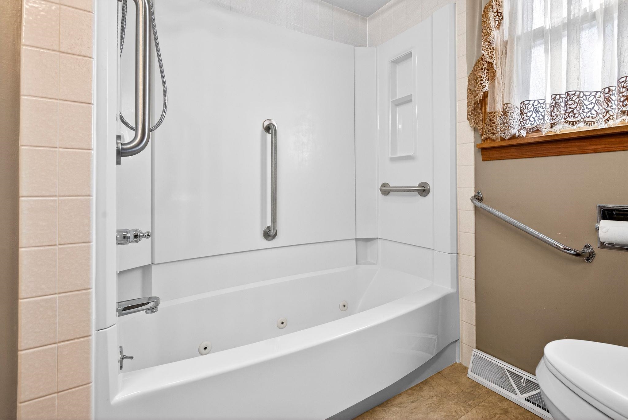 49 Fairway Court Appleton, WI 54915 - Photo 17 of 38