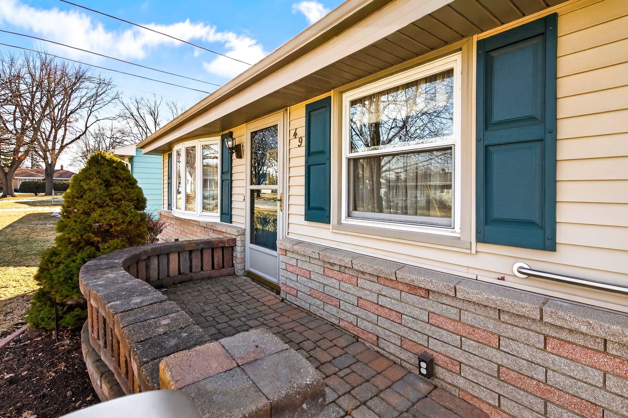49 Fairway Court Appleton, WI 54915 - Photo 3 of 38