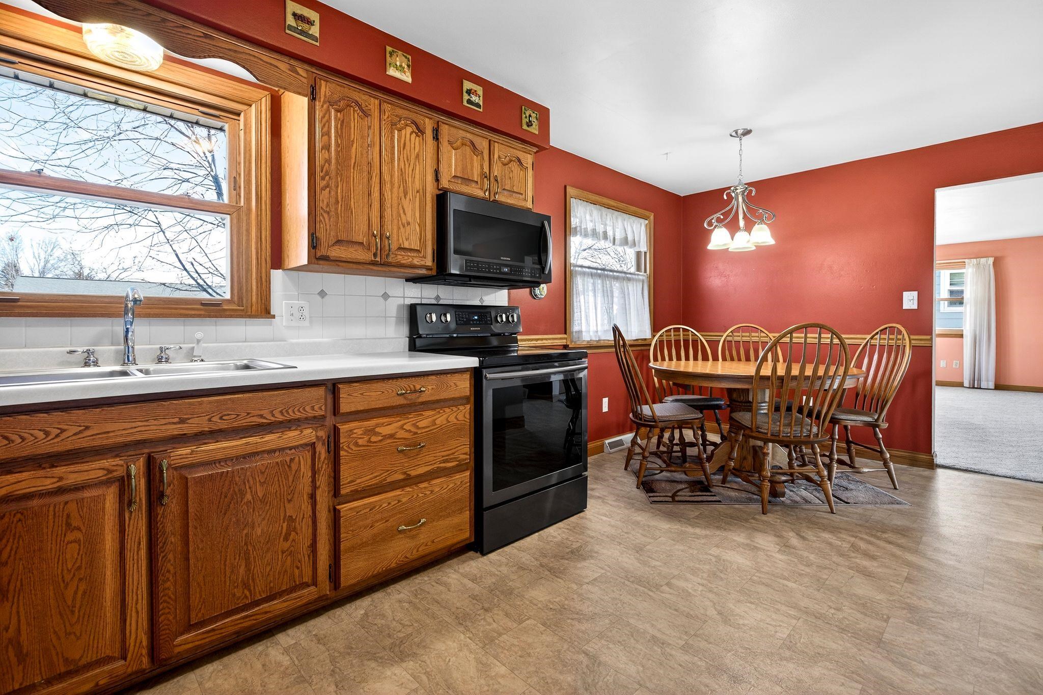 49 Fairway Court Appleton, WI 54915 - Photo 9 of 38