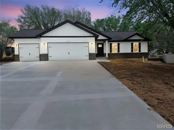$359,000 | 400 Chantilly Court, Warrenton, MO 63383