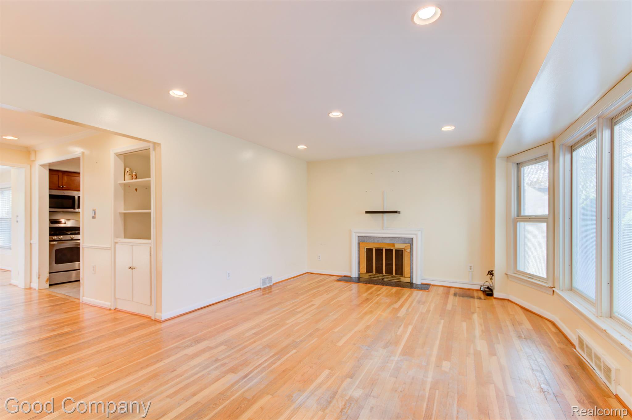 29506 Fall River Road Southfield, MI 48076 - Photo 4 of 41 Gallery Image 4