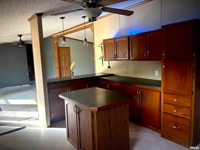 $179,900 | 4295 Lick Creek Road, Buncombe, IL 62912