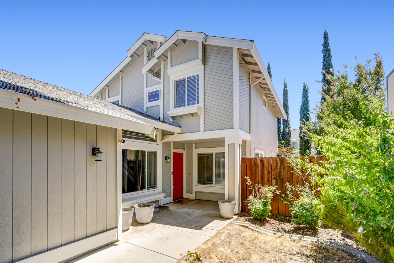 6932 Springmont Drive Elk Grove, CA 95758 - Photo 2 of 47
