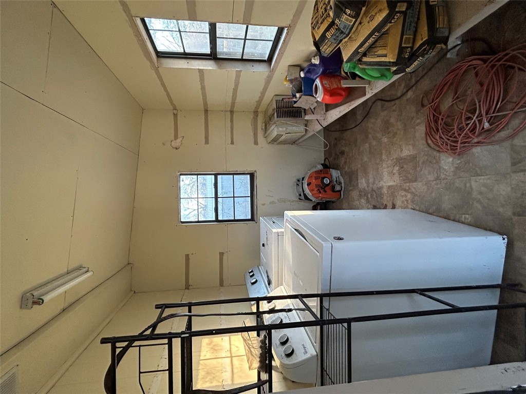 310 E Road Granbury, TX 76049 - Photo 22 of 22 a utility room with dryer and washer