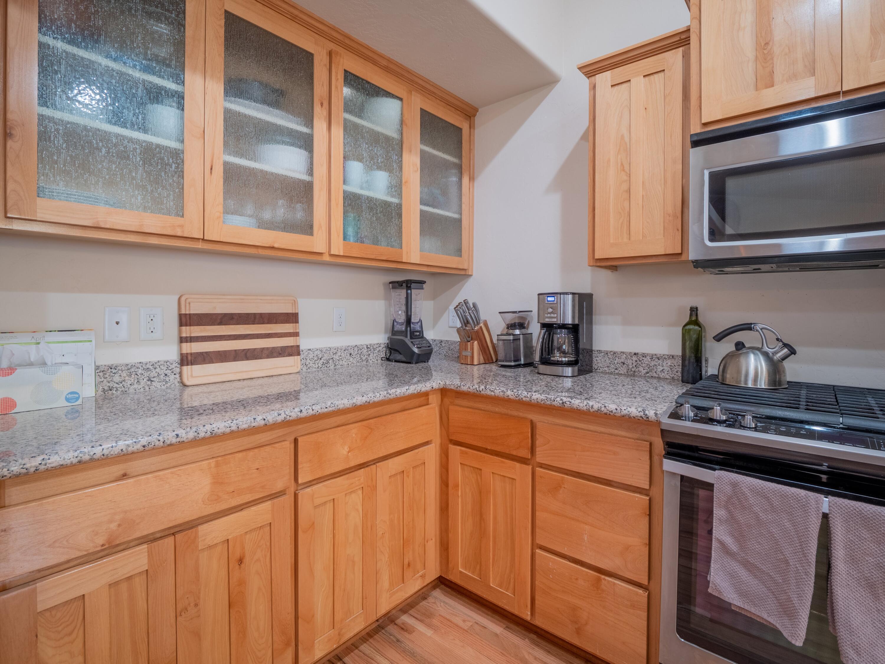 1561 Inverness Drive Medford, OR 97504 - Photo 14 of 33 Kitchen 5