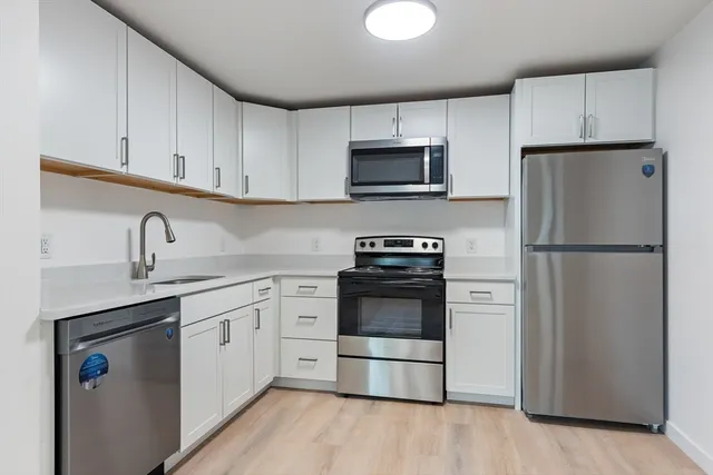 $2,400 | 303 Broadway, Unit B1, Lynn, MA 01904