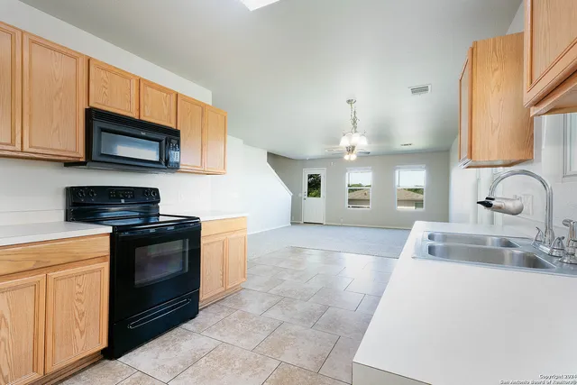 $2,100 | 5124 Brookline, Schertz, TX 78108