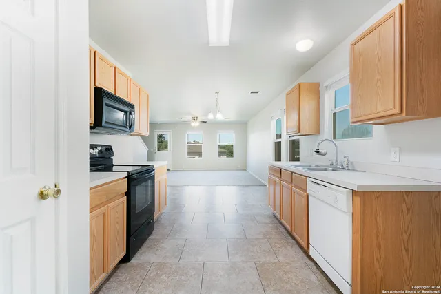 $2,100 | 5124 Brookline, Schertz, TX 78108