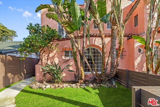 $5,850 | 934 North Harper Avenue, West Hollywood, CA 90046