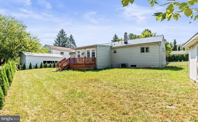 $2,100 | 3404 Ridgeway Road, Harrisburg, PA 17109