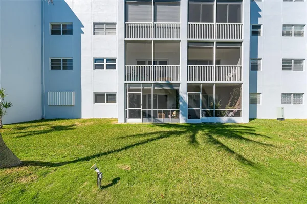 $189,000 | 600 Northeast 2nd Street, Unit 105, Dania Beach, FL 33004