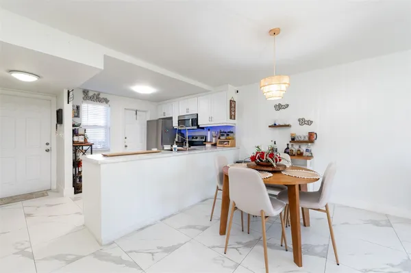 $189,000 | 600 Northeast 2nd Street, Unit 105, Dania Beach, FL 33004