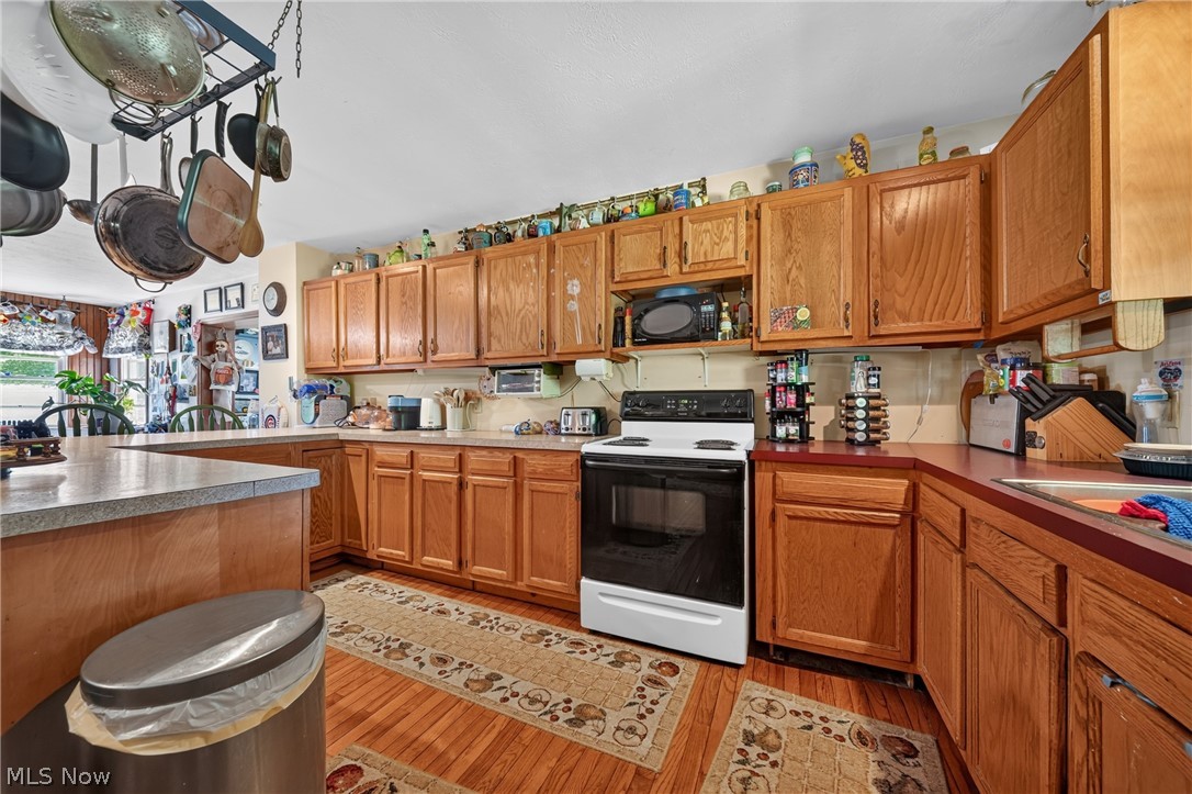 498 Mill Road Conneaut, OH 44030 - Photo 4 of 50 Guest House View 2 of the Eat-in Kitchen