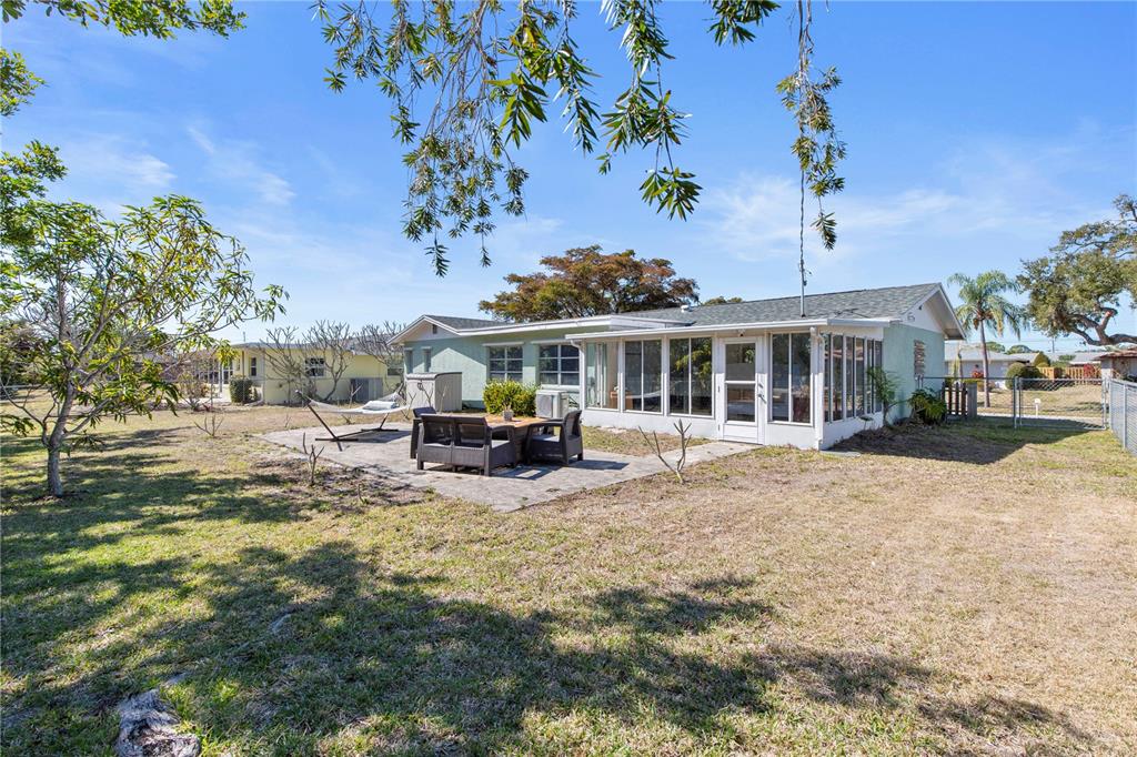 6725 Roxbury Drive Sarasota, FL 34231 - Photo 16 of 25