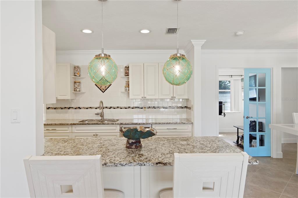 6725 Roxbury Drive Sarasota, FL 34231 - Photo 6 of 25