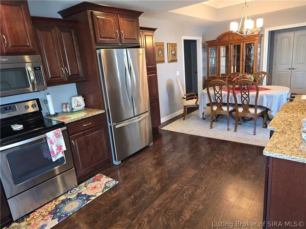 $319,900 | 3663 Stonecreek Circle, Unit B, Jeffersonville, IN 47130