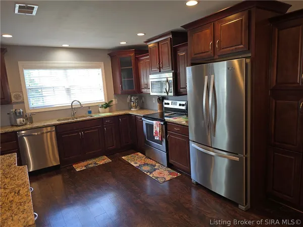$319,900 | 3663 Stonecreek Circle, Unit B, Jeffersonville, IN 47130