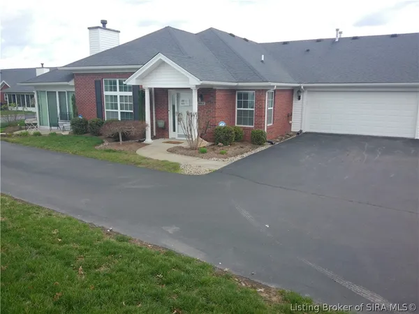 $319,900 | 3663 Stonecreek Circle, Unit B, Jeffersonville, IN 47130