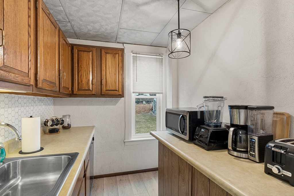 31 Ekman Street Worcester, MA 01607 - Photo 8 of 30 Gallery Image 8