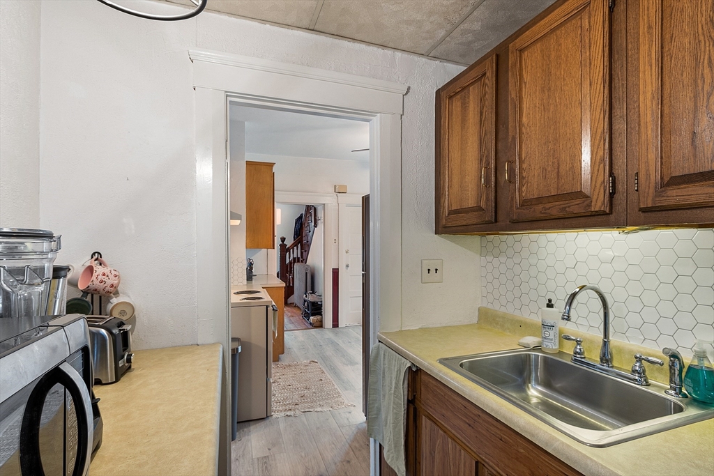 31 Ekman Street Worcester, MA 01607 - Photo 9 of 30 Gallery Image 9