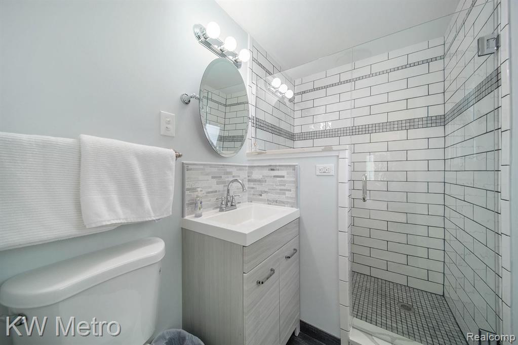 2864 Grant Road Rochester Hills, MI 48309 - Photo 7 of 39