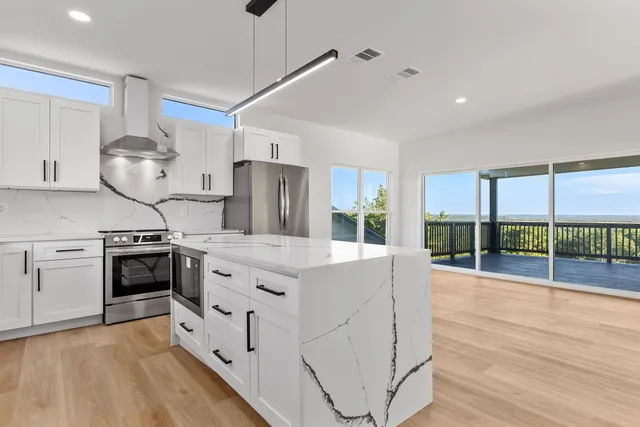 $725,000 | 106 Koolua Drive, Bastrop, TX 78602