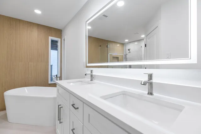 $725,000 | 106 Koolua Drive, Bastrop, TX 78602