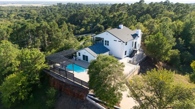 $725,000 | 106 Koolua Drive, Bastrop, TX 78602