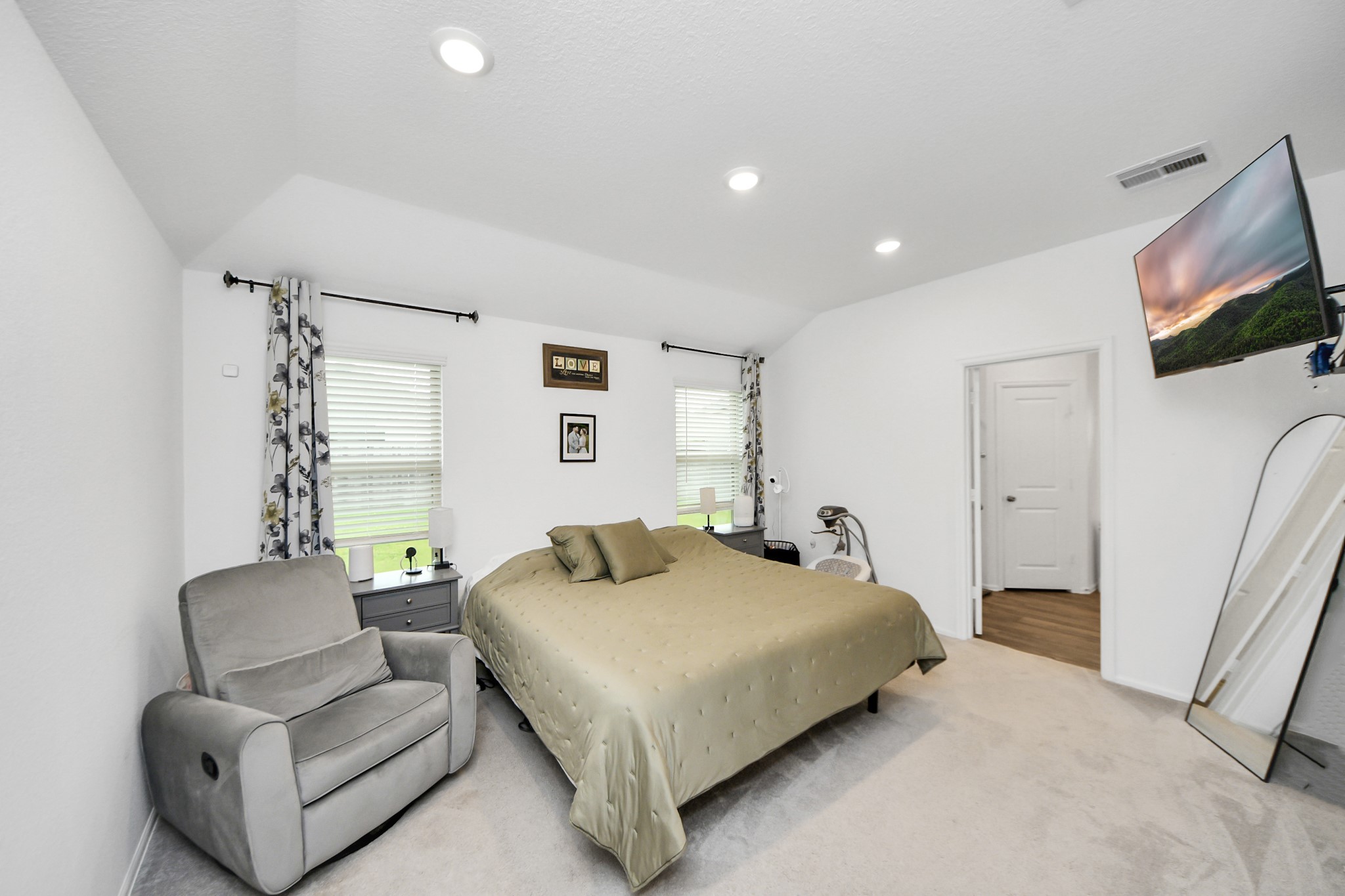 5418 Rabbit Crk Lane Richmond, TX 77469 - Photo 18 of 36 a bedroom with a bed and a couch