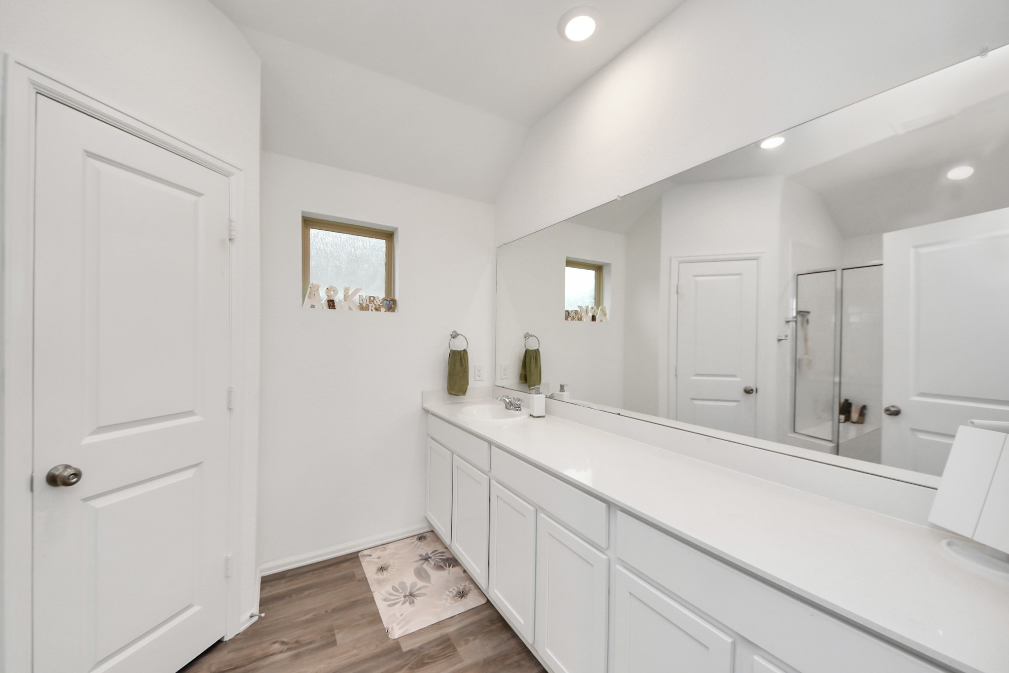 5418 Rabbit Crk Lane Richmond, TX 77469 - Photo 23 of 36 a spacious bathroom with a sink and a mirror