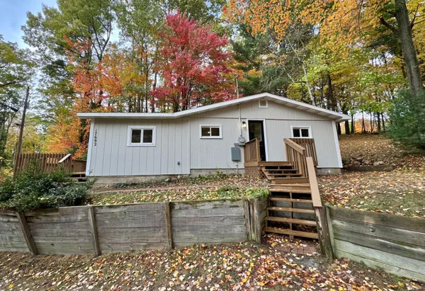 $159,900 | 17692 Lake Drive, Barryton, MI 49305