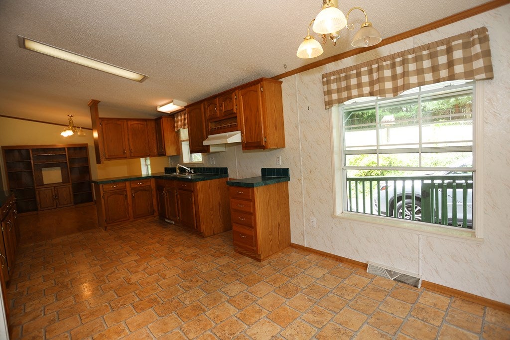 8970 Standing Stone Road Huntingdon, PA 16652 - Photo 8 of 28 Gallery Image 8