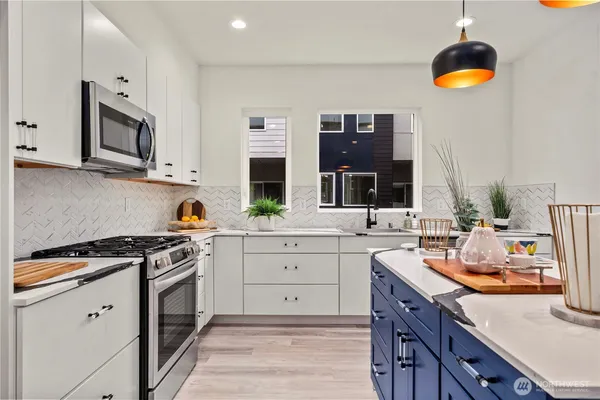 $689,950 | 11539 17th Place Southwest, Burien, WA 98146