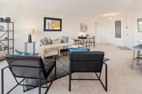 $410,000 | 500 High Point Drive, Unit 707, Hartsdale, NY 10530
