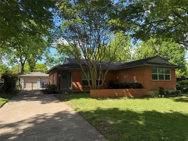 $2,795 | 888 Berkinshire Drive, Dallas, TX 75218