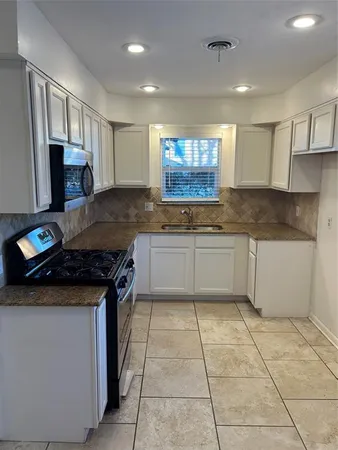 $2,795 | 888 Berkinshire Drive, Dallas, TX 75218